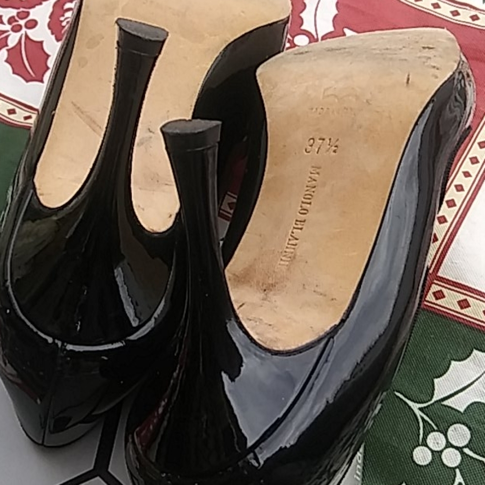SOLD 💕 Authentic Manolo Blahnik Mary Jane Pumps 2 - Picture 6 of 12